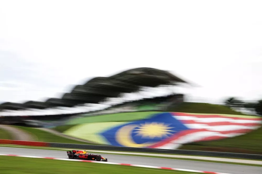 F1 uygulamasındaki hata kafa karıştırdı: Malezya GP gece mi yapılacak?