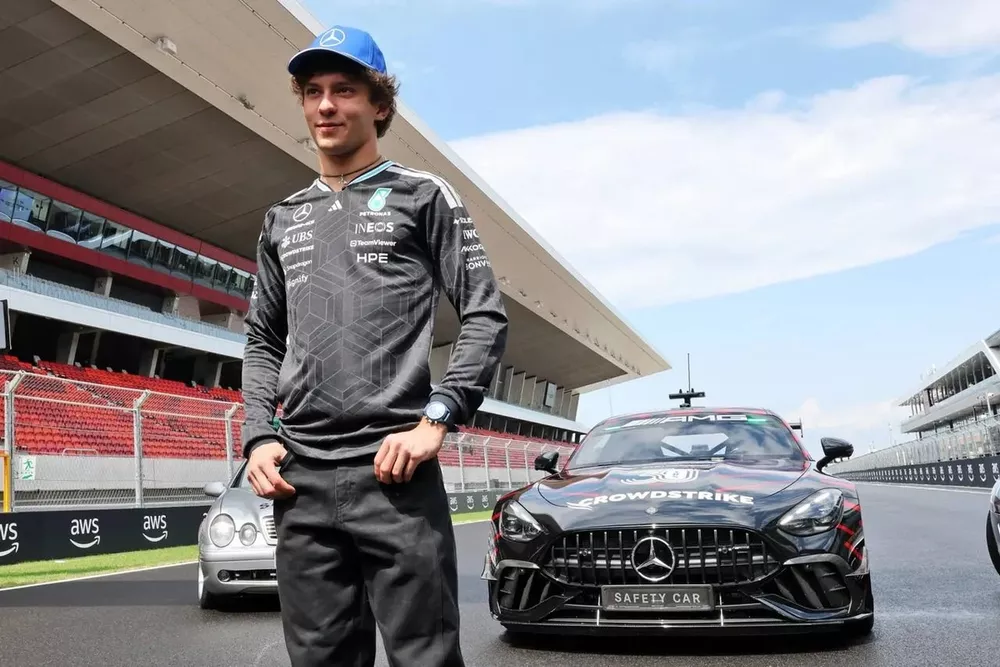 Mercedes 30. yılını kutluyor: Macaristan GP’sinde güvenlik aracına özel tasarım