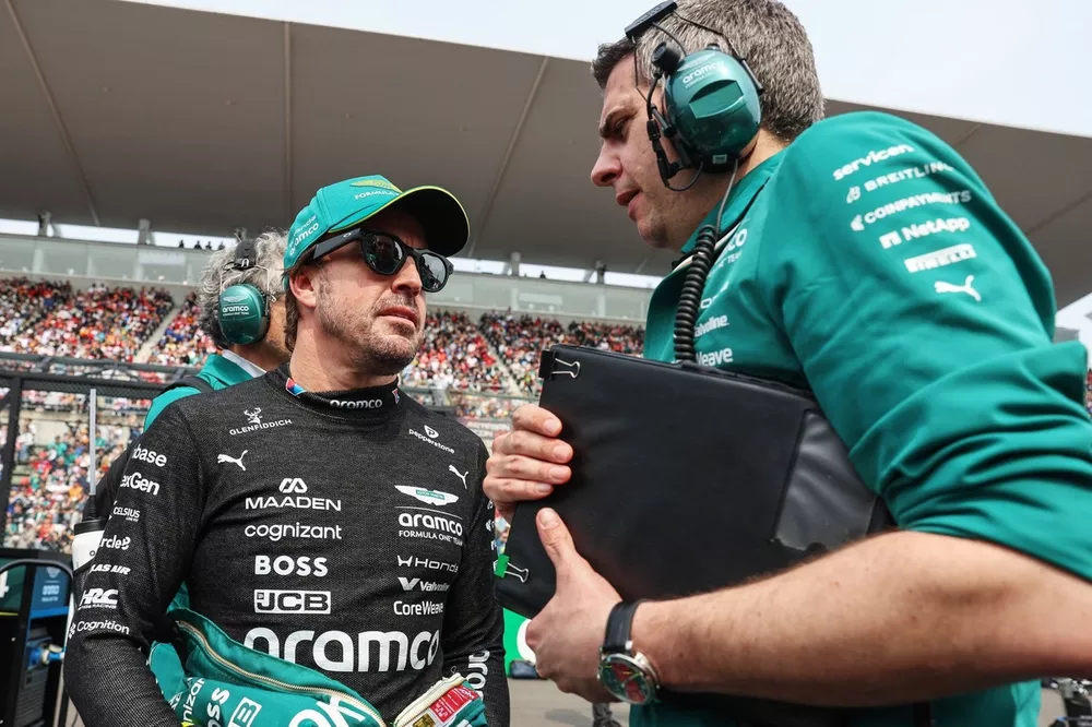 Palmer'dan Aston Martin'e sert eleştiri: "Tarihi bir başarısızlık, Alonso adeta bir test pilotu gibi